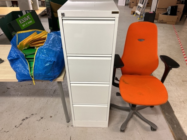 1149739-1 File cabinet & Office chair - Kinnarps/Pendaflex