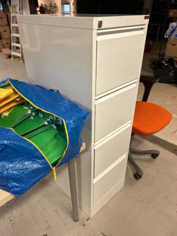 1149739-5 File cabinet & Office chair - Kinnarps/Pendaflex