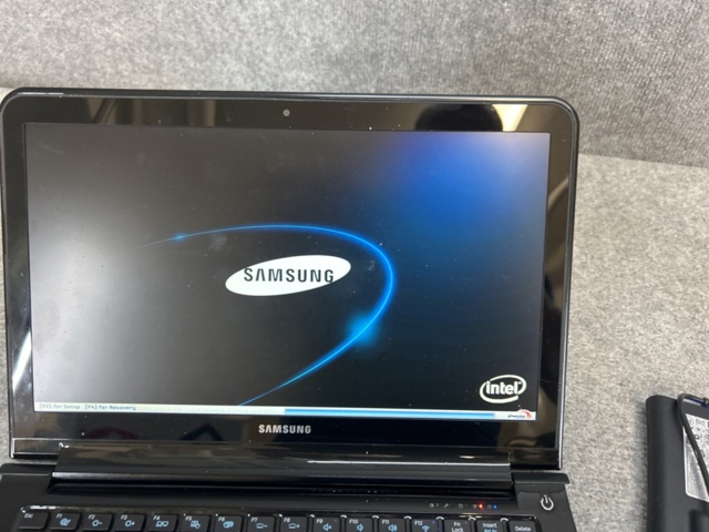 1110617-3 Laptop Samsung NP900X3A