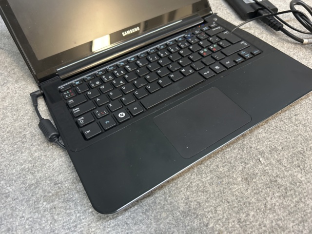 1110617-4 Laptop Samsung NP900X3A