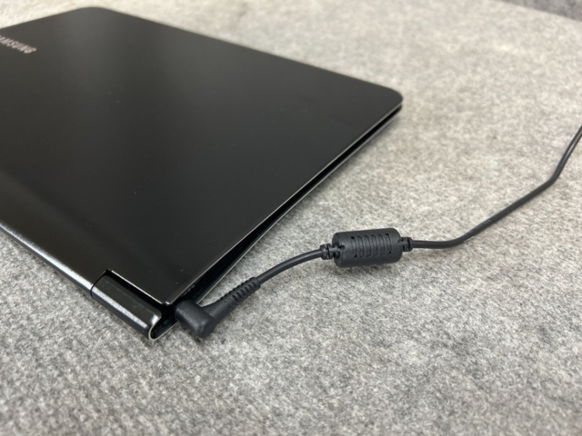 1110617-7 Laptop Samsung NP900X3A