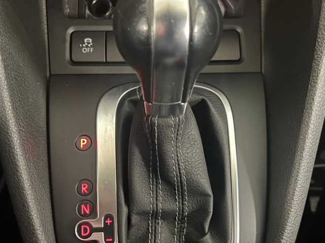 985384-13 Volkswagen Golf 5-dörrars R 2.0 TSI 4Motion DSG Sekventiell, 270hk, 2011