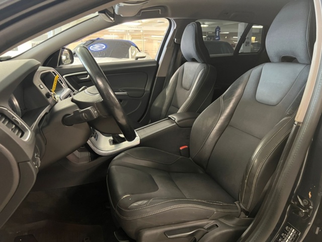 985385-6 Volvo V60 D4 Manual, 163hp, 2013