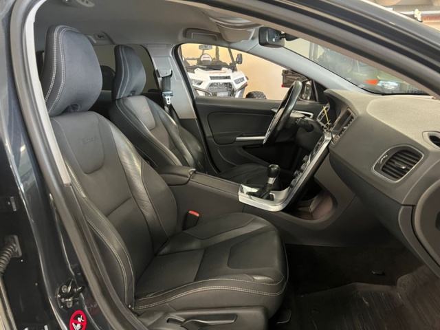 985385-7 Volvo V60 D4 Manual, 163hp, 2013