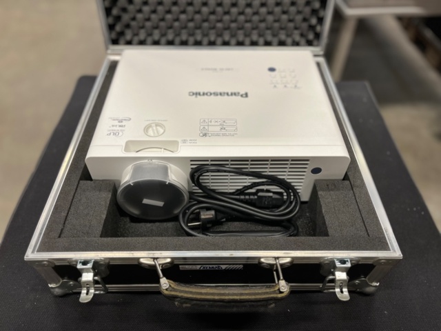 1184155-10 Projector Panasonic PT-LRZ35 3500ANSI