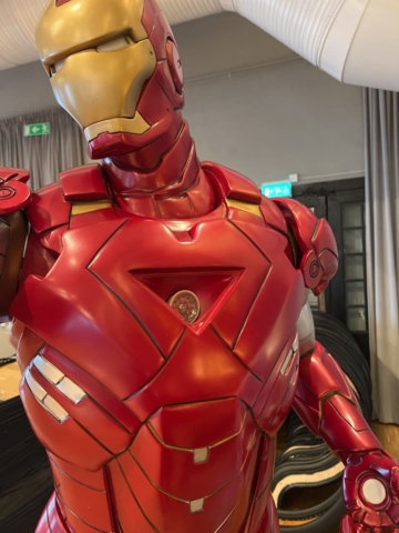 1154359-12 Plastic statue - Marvel iron man 2