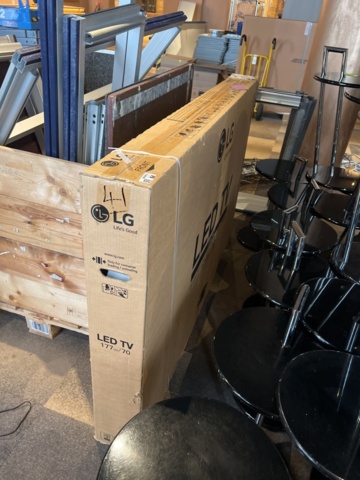 1154390-1 TV 70" new in box - LG 70UU640C