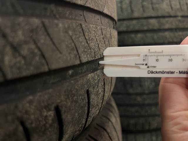 1177480-9 Summer tires on rim 8 pcs - 205/60 R16