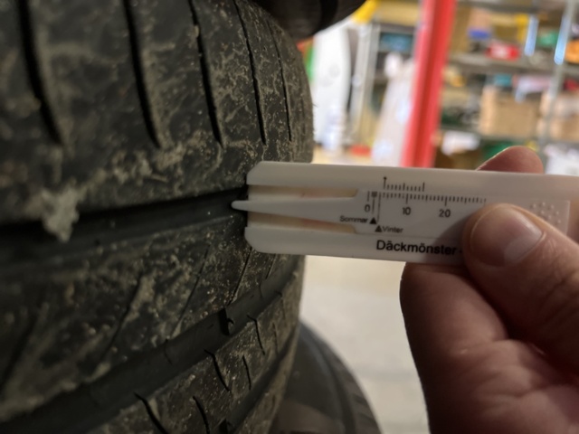 1177480-14 Summer tires on rim 8 pcs - 205/60 R16