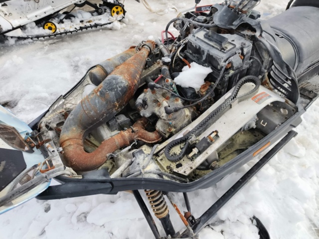 1129076-12 Snowmobile Yamaha VT 500 8CY -1997 Repair object