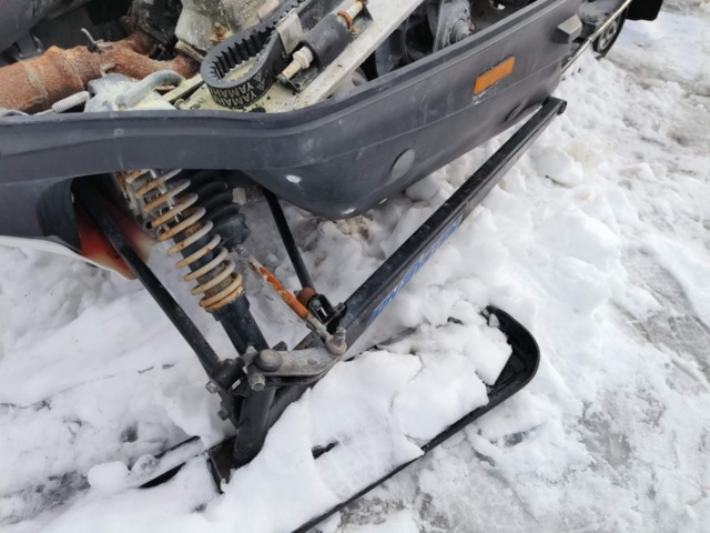 1129076-19 Snowmobile Yamaha VT 500 8CY -1997 Repair object