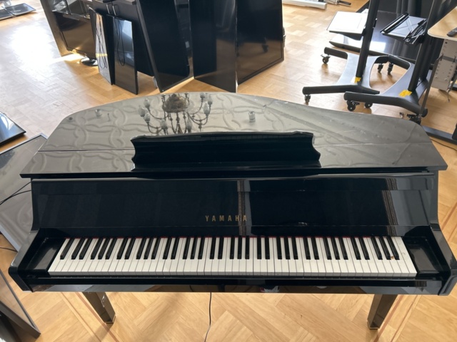 1150040-3 Yamaha grand piano Gran Touch GTZ