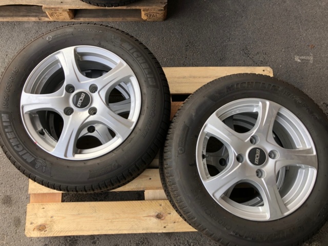 1187887-1 4 winter tires on aluminum rim Michelin CrossClimate 195/65R15