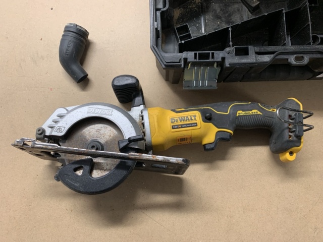 1068112-2 Circular saw DeWalt DCS571