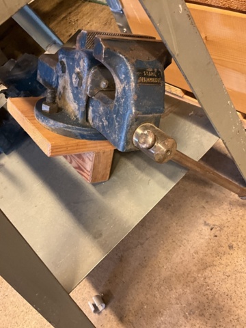 1121260-3 Cap and vise