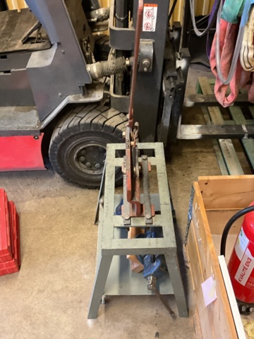 1121260-4 Cap and vise