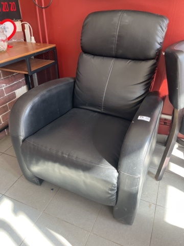 1146801-3 Armchair / side table