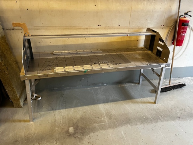 1145277-1 Cutting table for insulation