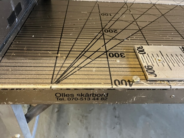 1145277-3 Cutting table for insulation