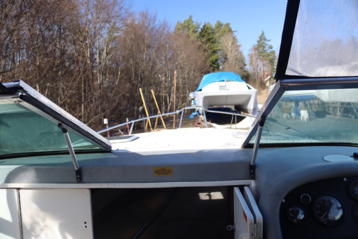 1188296-33 Searay Express Cruiser 250EC, 1994