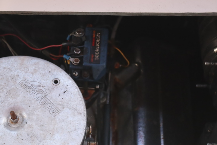 1188296-75 Searay Express Cruiser 250EC, 1994