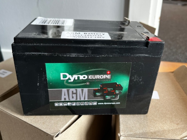 1188465-2 4 batteries, DynoEurope AGM dyn/dab 12-14 EV, 12V, 12.2ah