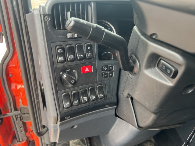 1069769-12 Scania P400 6x2 12.7 Automatic, 400hp, 2013