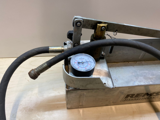 1189191-2 Test pressure pump REMS