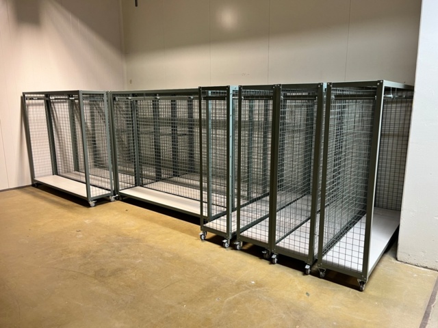 Clothes trolleys 14 mint green - PS Auction - We value the future ...