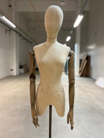 1189166-1 Mannequin on wheels