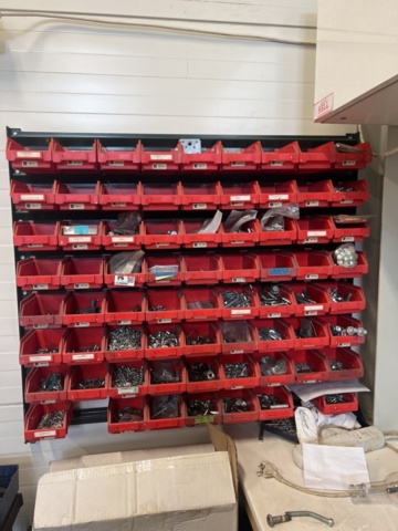 1170593-2 Assortment shelf with 70 boxes including contents