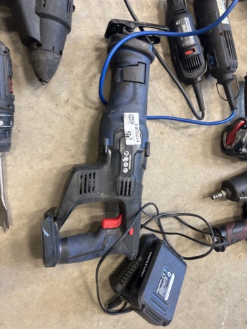 1170601-4 Collection with tools in different models 9 pcs