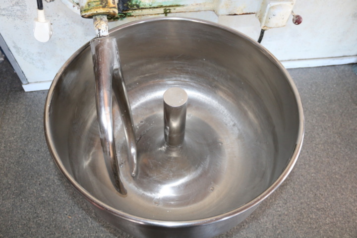 999297-2 Older dough mixer