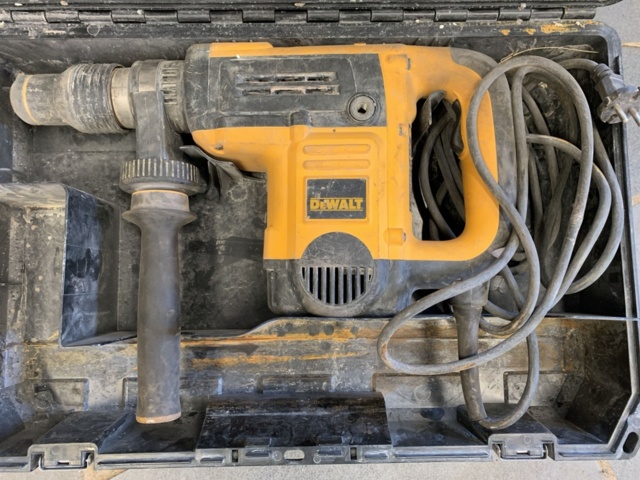 1068140-1 Car trimming machine DeWalt D25820-QS (repair item)