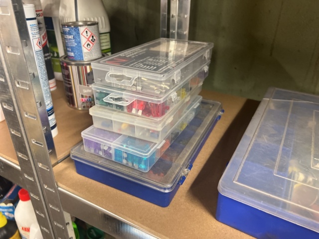 1177498-11 Warehouse with car parts and accessories 9 sections shelf