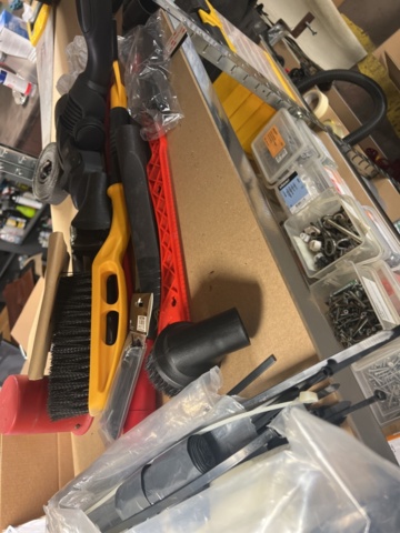 1177498-27 Warehouse with car parts and accessories 9 sections shelf