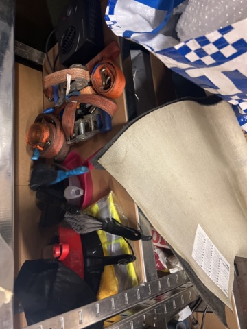 1177498-30 Warehouse with car parts and accessories 9 sections shelf