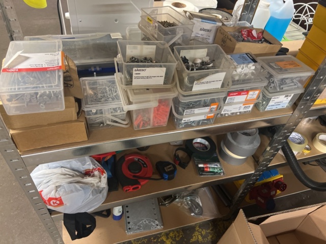 1177498-37 Warehouse with car parts and accessories 9 sections shelf