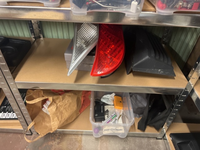 1177498-50 Warehouse with car parts and accessories 9 sections shelf