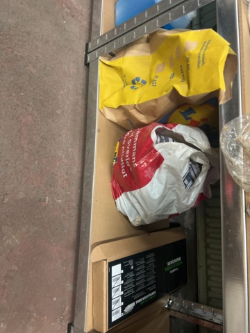 1177498-51 Warehouse with car parts and accessories 9 sections shelf