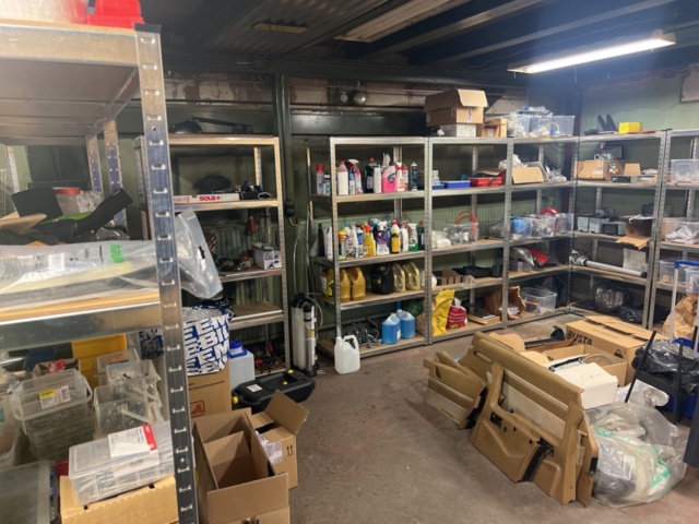 1177498-1 Warehouse with car parts and accessories 9 sections shelf