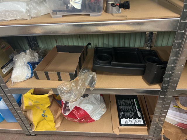 1177498-61 Warehouse with car parts and accessories 9 sections shelf