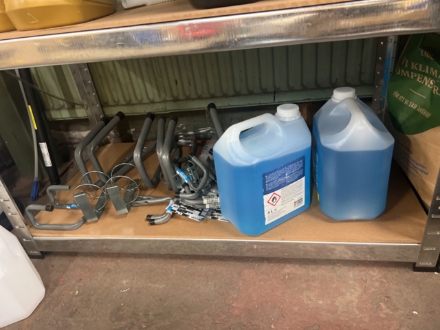 1177498-72 Warehouse with car parts and accessories 9 sections shelf