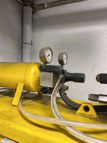 1190069-12 Press/Spot welder TECNA 8208 With water cooling