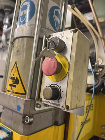 1190069-37 Press/Spot welder TECNA 8208 With water cooling