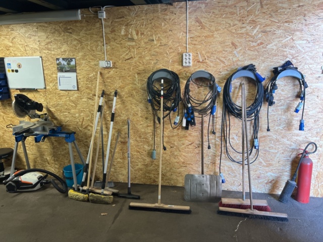 Cut & Ger saw, various extension cables and brooms - PS Auction - We ...