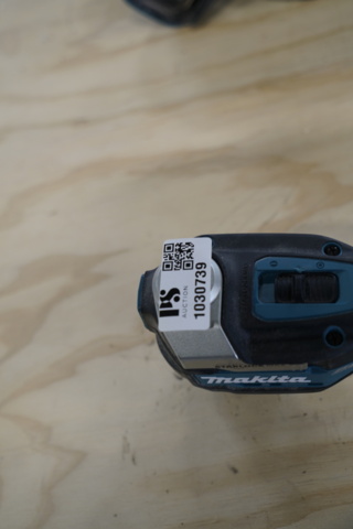 1030739-4 Multi-tool with battery, Makita DTM52
