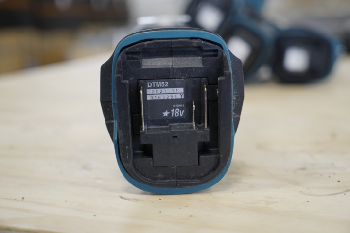 1030739-5 Multi-tool with battery, Makita DTM52