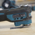 1030739-3 Multi-tool with battery, Makita DTM52