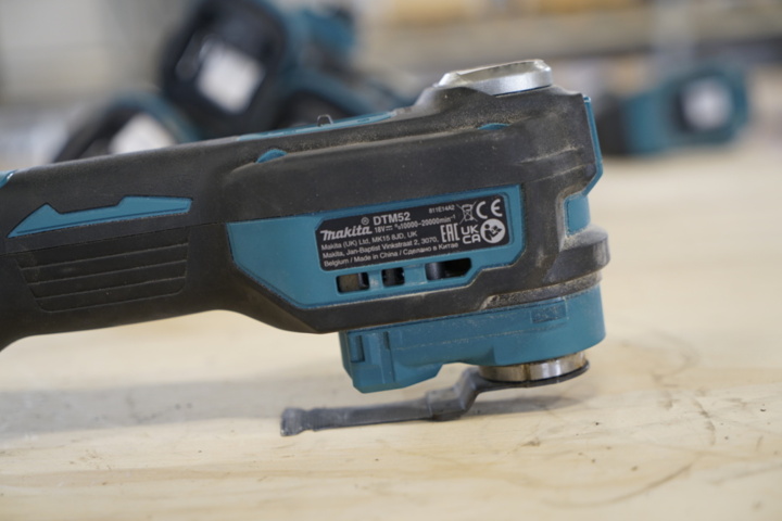 1030739-3 Multi-tool with battery, Makita DTM52